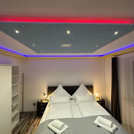 Modern Apartments Neuburg P - Top - 2 Zimmer, Komfort, Balkon, Wi-Fi, Smart Tv, Grosse Dusche, Kueche Neuburg an Der Donau Bagian luar foto
