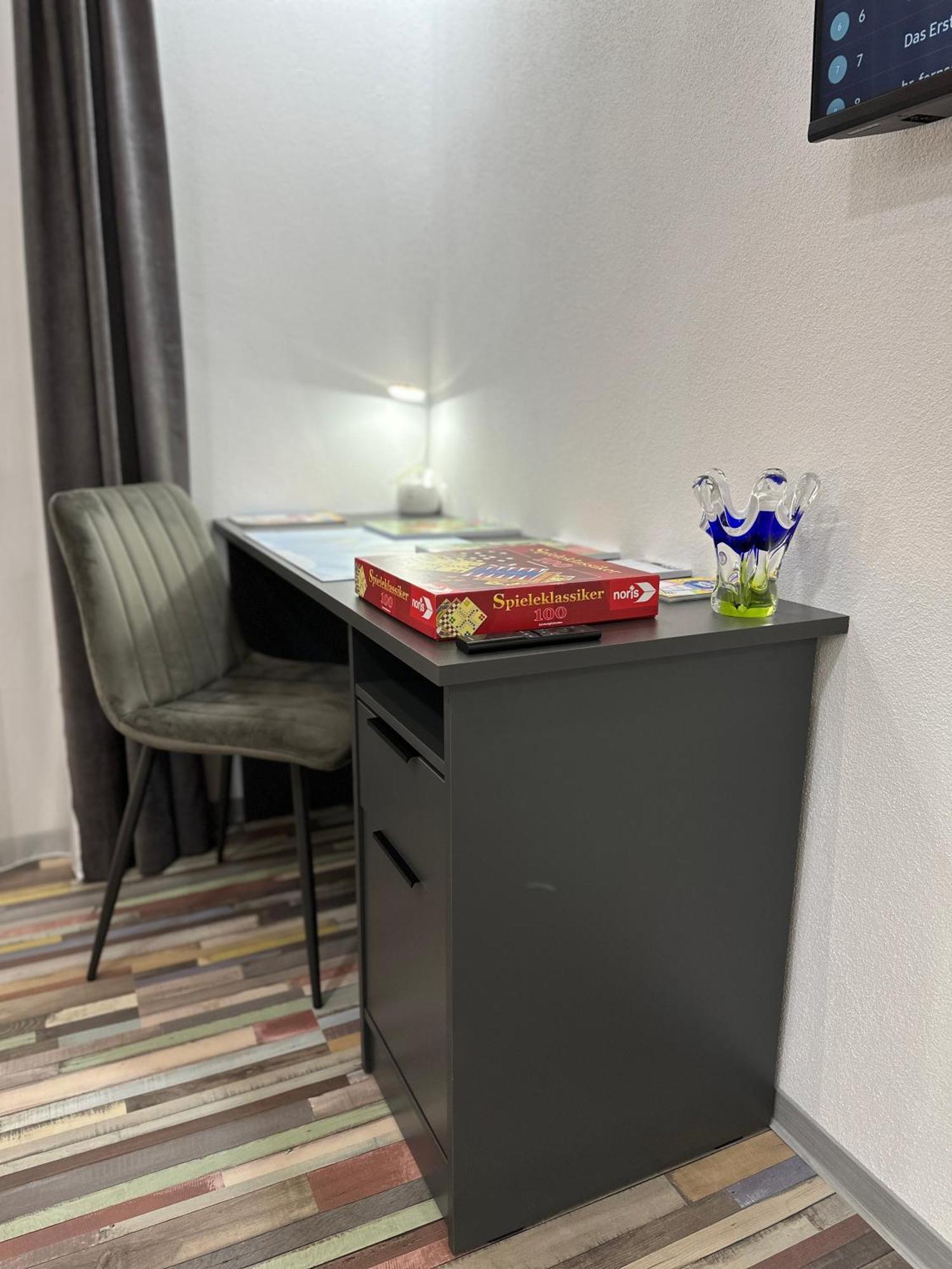 Modern Apartments Neuburg P - Top - 2 Zimmer, Komfort, Balkon, Wi-Fi, Smart Tv, Grosse Dusche, Kueche Neuburg an Der Donau Bagian luar foto