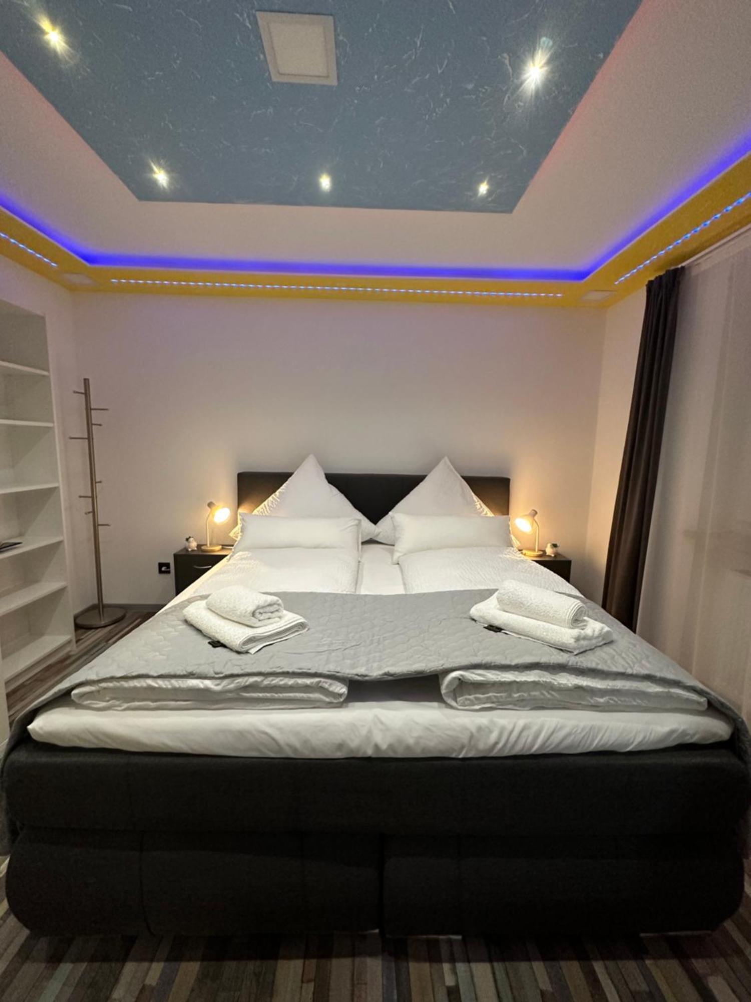 Modern Apartments Neuburg P - Top - 2 Zimmer, Komfort, Balkon, Wi-Fi, Smart Tv, Grosse Dusche, Kueche Neuburg an Der Donau Bagian luar foto