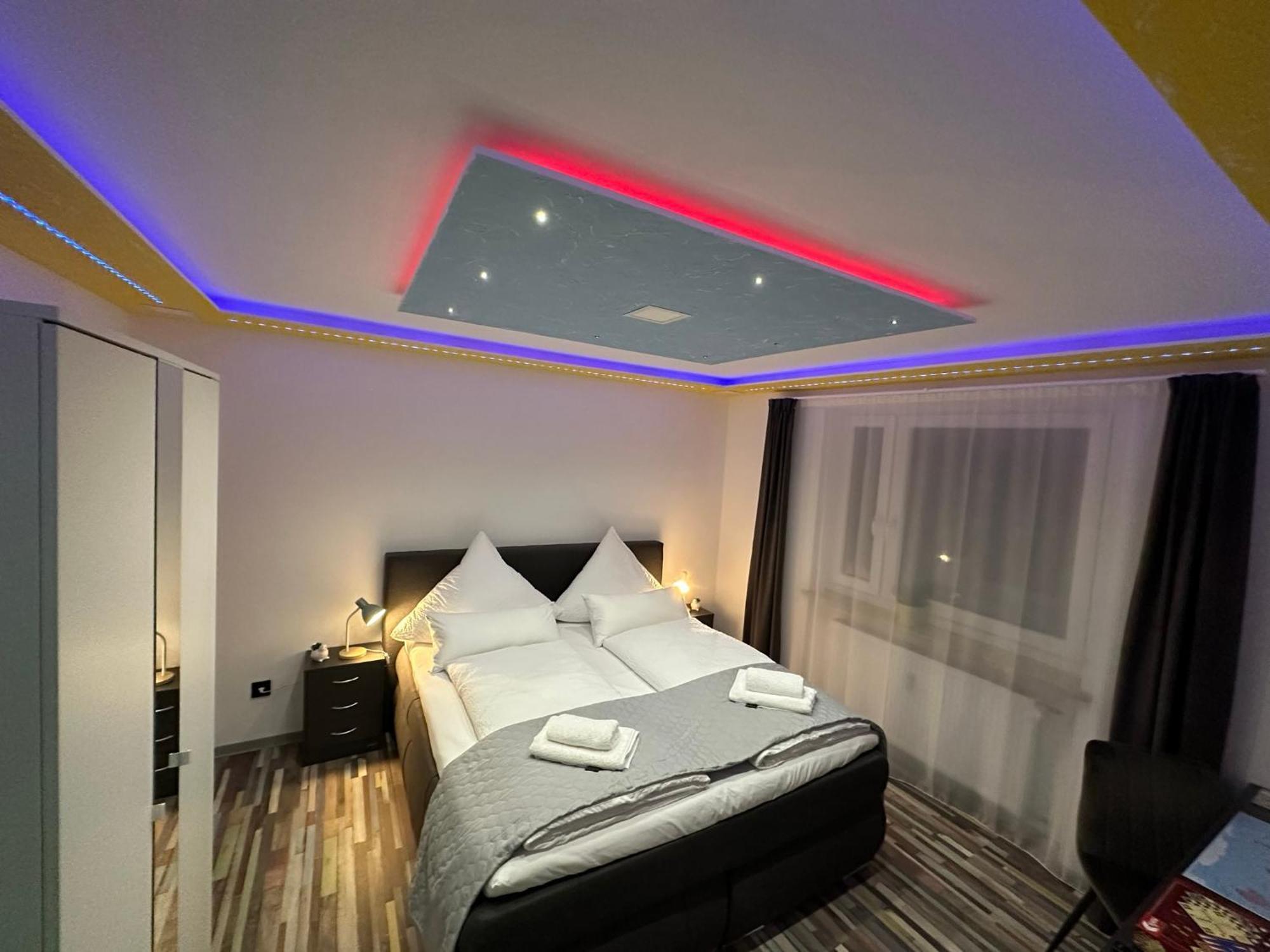 Modern Apartments Neuburg P - Top - 2 Zimmer, Komfort, Balkon, Wi-Fi, Smart Tv, Grosse Dusche, Kueche Neuburg an Der Donau Bagian luar foto