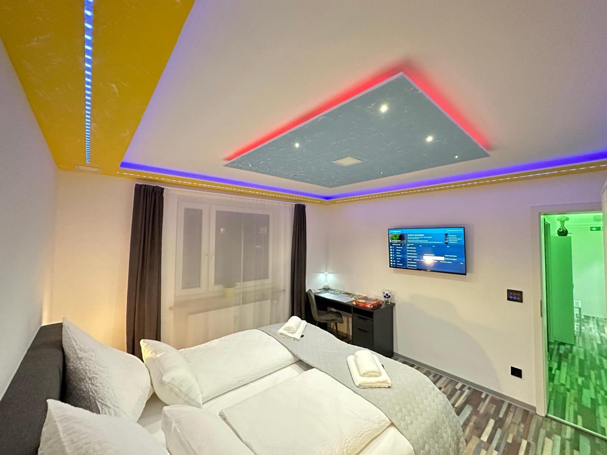 Modern Apartments Neuburg P - Top - 2 Zimmer, Komfort, Balkon, Wi-Fi, Smart Tv, Grosse Dusche, Kueche Neuburg an Der Donau Bagian luar foto