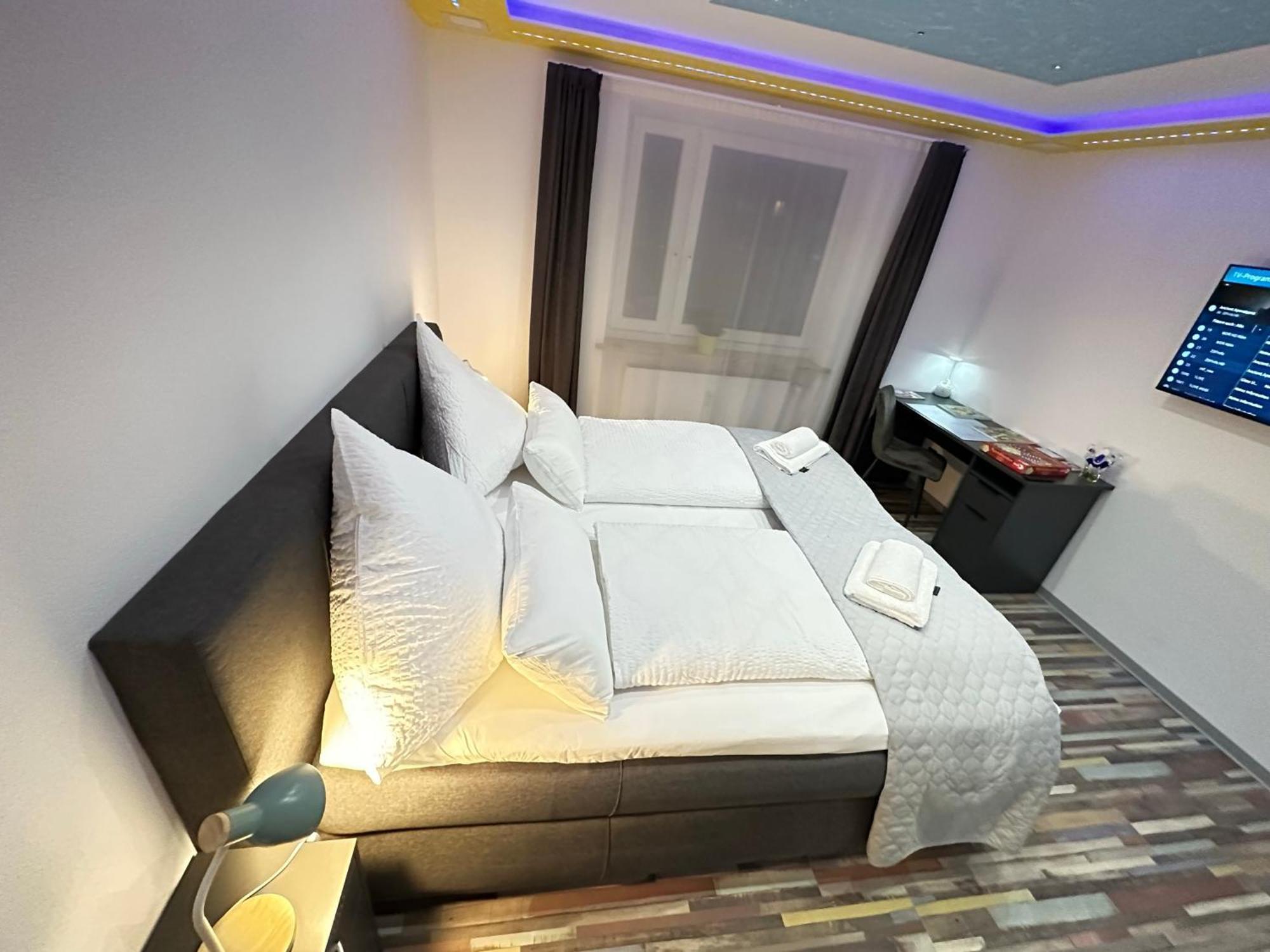 Modern Apartments Neuburg P - Top - 2 Zimmer, Komfort, Balkon, Wi-Fi, Smart Tv, Grosse Dusche, Kueche Neuburg an Der Donau Bagian luar foto