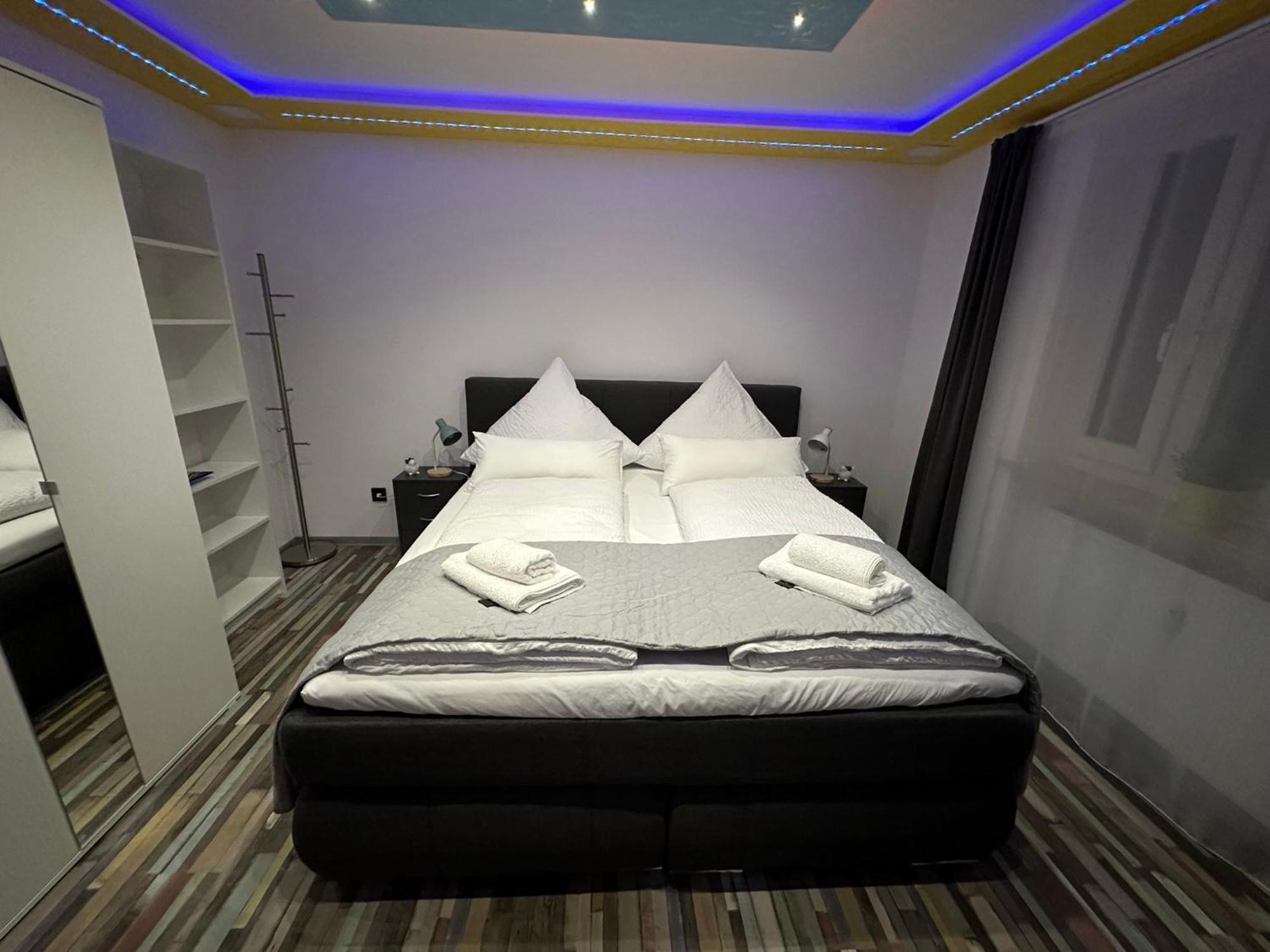 Modern Apartments Neuburg P - Top - 2 Zimmer, Komfort, Balkon, Wi-Fi, Smart Tv, Grosse Dusche, Kueche Neuburg an Der Donau Bagian luar foto
