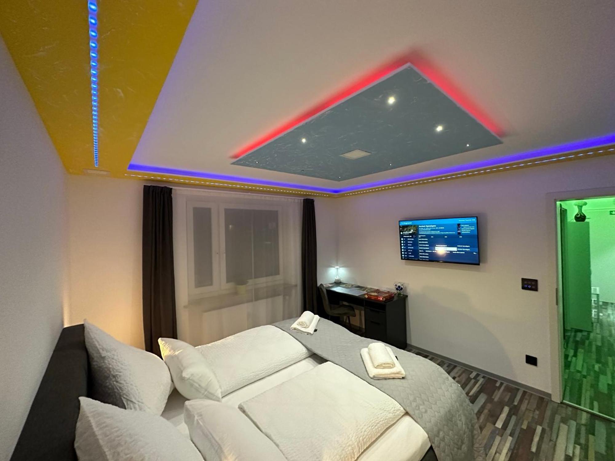 Modern Apartments Neuburg P - Top - 2 Zimmer, Komfort, Balkon, Wi-Fi, Smart Tv, Grosse Dusche, Kueche Neuburg an Der Donau Bagian luar foto