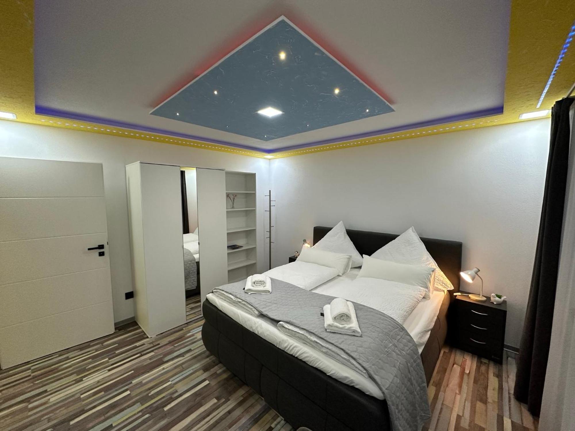 Modern Apartments Neuburg P - Top - 2 Zimmer, Komfort, Balkon, Wi-Fi, Smart Tv, Grosse Dusche, Kueche Neuburg an Der Donau Bagian luar foto